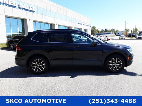Used 2019 Volkswagen Tiguan SE w/ Panoramic Sunroof Package image 6