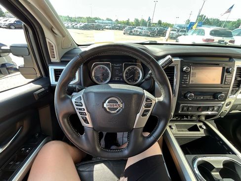Used 2017 Nissan Titan PRO-4X w/ Pro-4x Convenience Package AWD/4WD image 26