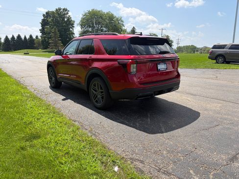 New 2026 Ford Explorer ST-Line w/ ST-Line Street Pack AWD/4WD image 5