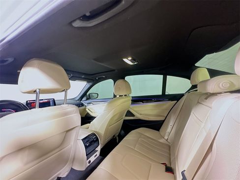 Used 2021 BMW 530i w/ Premium Package image 13