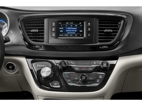 Used 2019 Chrysler Pacifica Touring Plus w/ Tire & Wheel Group FWD image 10