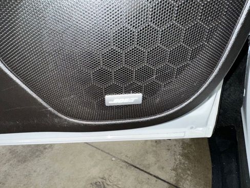 Certified 2023 GMC Acadia SLT w/ Preferred Package image 8