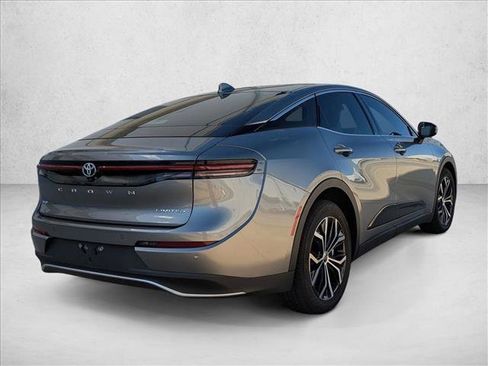 Certified 2023 Toyota Crown Limited image 5