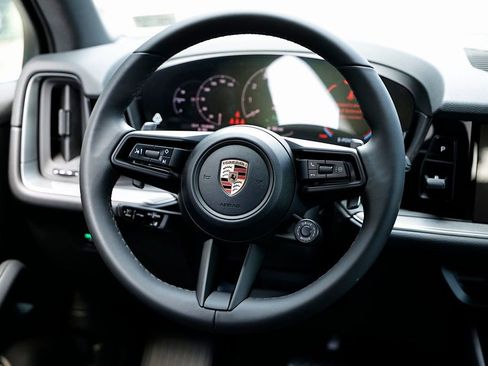 Certified 2026 Porsche Cayenne E-Hybrid AWD/4WD image 31