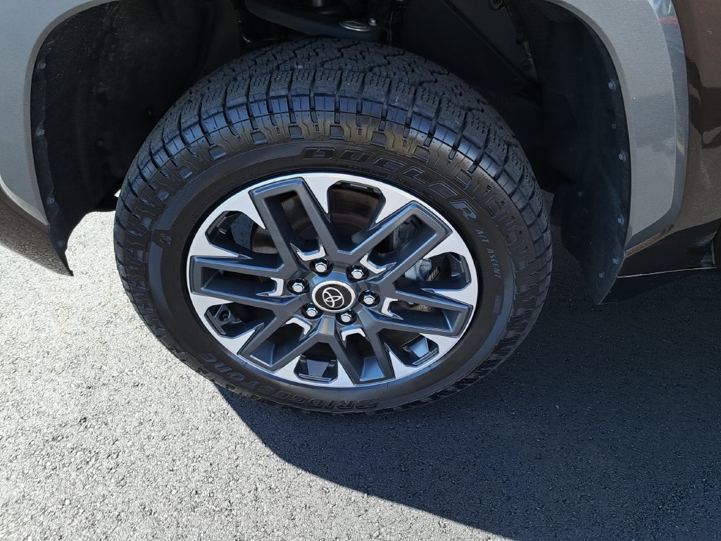 Used 2024 Toyota Tundra Limited AWD/4WD image 30
