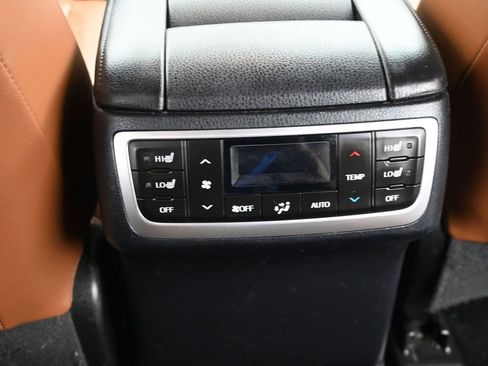 Used 2018 Toyota Highlander Limited Platinum image 28