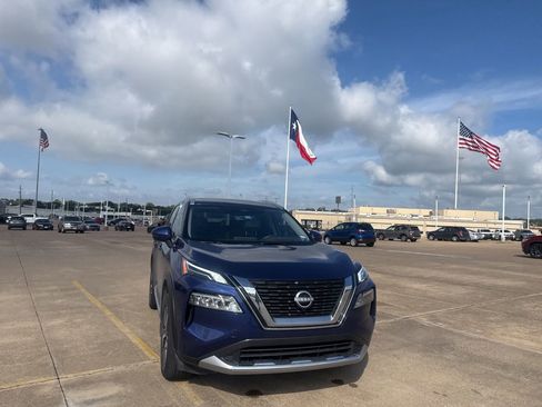 Certified 2023 Nissan Rogue Platinum w/ Platinum Premium Package FWD image 3