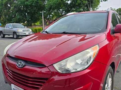 Used 2012 Hyundai Tucson GLS FWD image 2