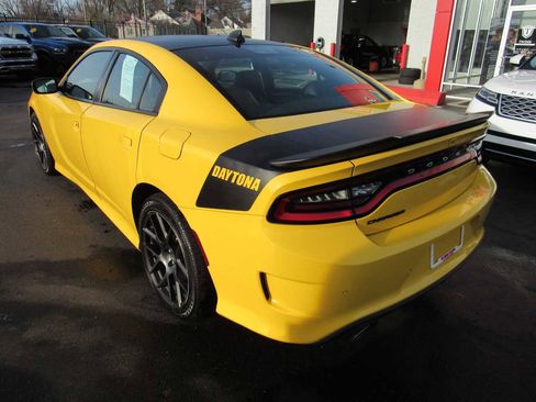 Used 2017 Dodge Charger R/T image 7