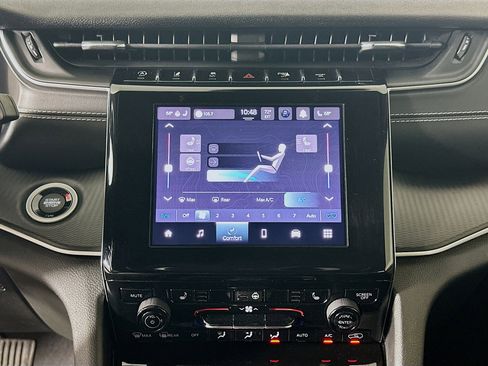 Used 2023 Jeep Grand Cherokee Altitude image 23