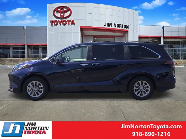 Used 2026 Toyota Sienna XLE FWD image 4