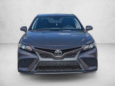 Used 2022 Toyota Camry SE FWD image 2