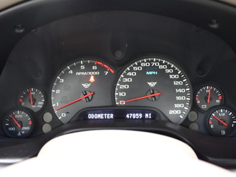 Used 2004 Chevrolet Corvette Coupe w/ Preferred Equipment Group RWD image 10