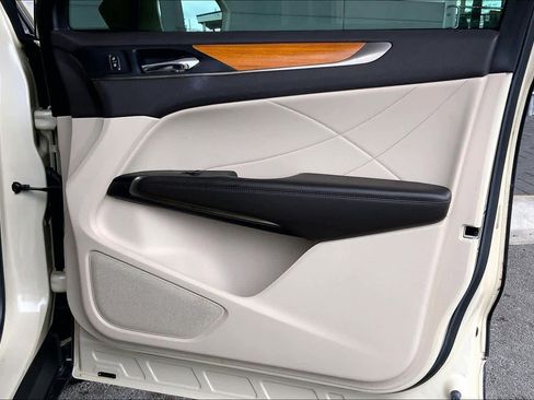 Used 2018 Lincoln MKC Select w/ Select Plus Package image 22