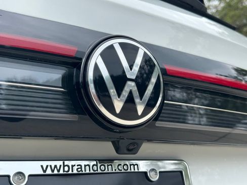New 2026 Volkswagen Taos SE FWD image 39