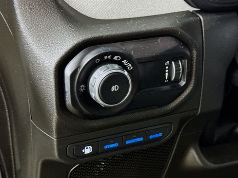 Used 2024 Jeep Wrangler Unlimited w/ Convenience Group image 12