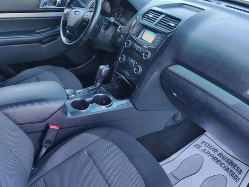 Used 2018 Ford Explorer XLT image 9