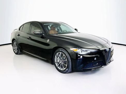 Used 2018 Alfa Romeo Giulia image 24