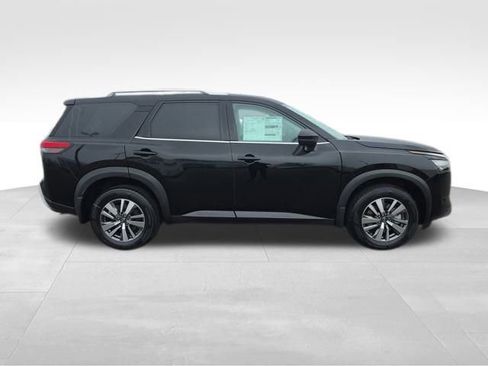 New 2025 Nissan Pathfinder SL w/ Black Appearance Package image 8