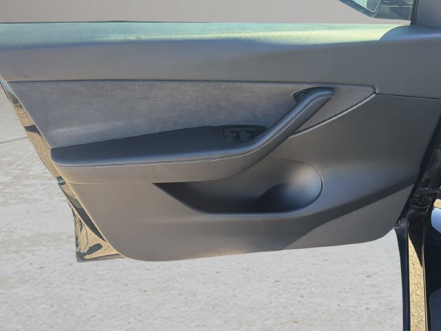 Used 2021 Tesla Model Y Long Range AWD/4WD image 17