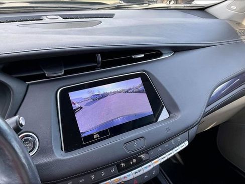 Used 2021 Cadillac XT4 Luxury w/ Cold Weather Package image 11