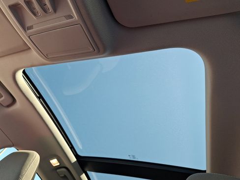 Certified 2022 Ford Escape SE w/ SE Sport Appearance Package image 18