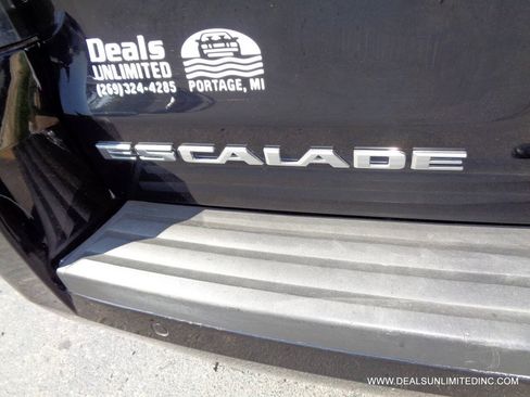 Used 2020 Cadillac Escalade ESV Platinum AWD/4WD image 5