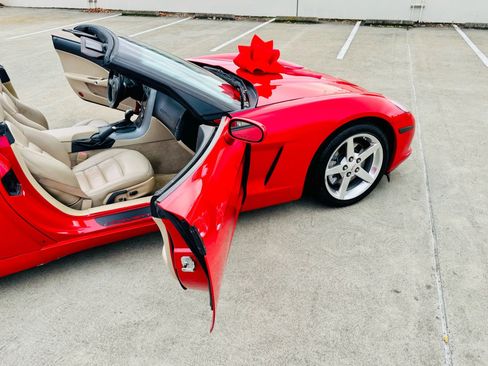 Used 2006 Chevrolet Corvette Convertible w/ Preferred Equipment Group image 21