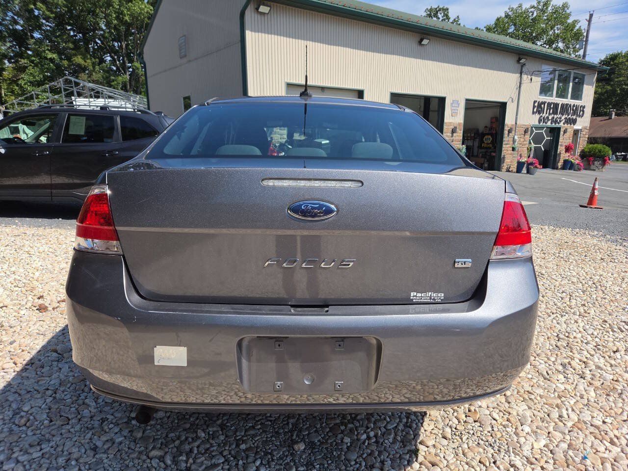 Used 2010 Ford Focus SE FWD image 6