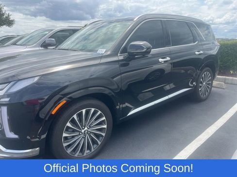 Used 2024 Hyundai Palisade Calligraphy image 3