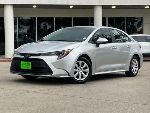 Used 2024 Toyota Corolla LE FWD image 2