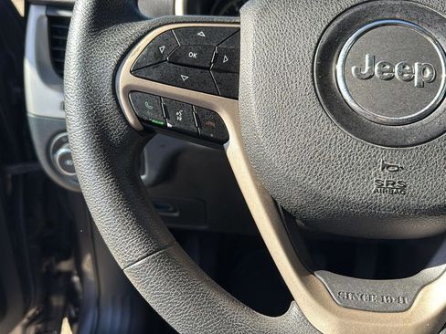 Used 2018 Jeep Cherokee Latitude image 17