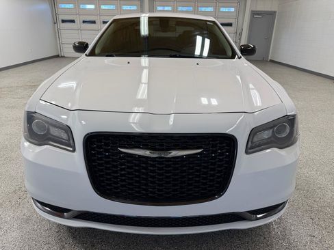 Used 2019 Chrysler 300 Touring w/ Sport Appearance Package RWD image 7
