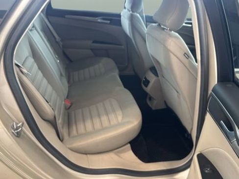 Used 2017 Ford Fusion SE w/ Fusion SE Technology Package FWD image 15