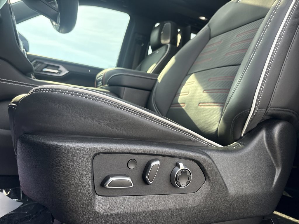 Used 2025 GMC Yukon AT4 Ultimate w/ LPO, Floor Liner Package AWD/4WD image 22
