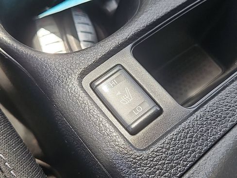 Used 2018 Nissan Rogue SV AWD/4WD image 17