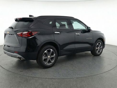 Used 2025 Chevrolet Blazer LT FWD image 9
