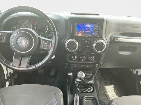 Used 2016 Jeep Wrangler Unlimited Sahara w/ Max Tow Package AWD/4WD image 11
