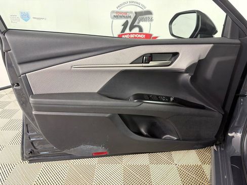 Used 2025 Toyota Camry SE image 10