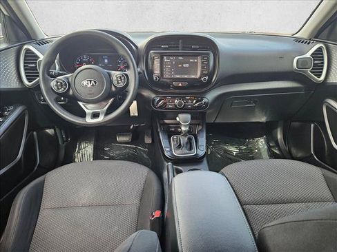 Used 2020 Kia Soul LX FWD image 16