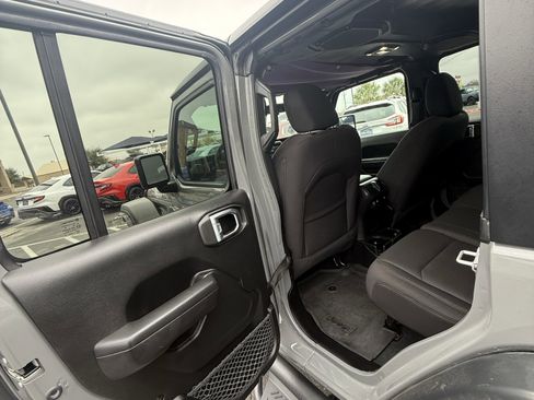 Used 2023 Jeep Wrangler Willys image 12