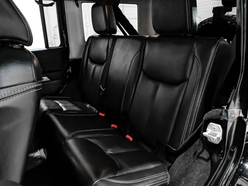 Used 2015 Jeep Wrangler Unlimited Sahara w/ Connectivity Group image 41