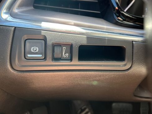 Used 2019 Cadillac XT5 Premium Luxury FWD image 31