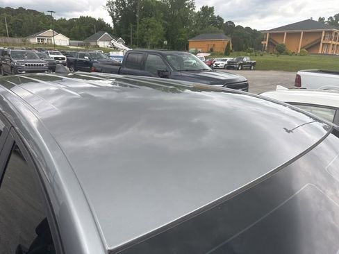 Used 2024 Chevrolet Equinox LT w/ Driver Convenience Package FWD image 5