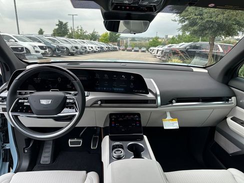 New 2026 Cadillac Vistiq Luxury AWD/4WD image 29