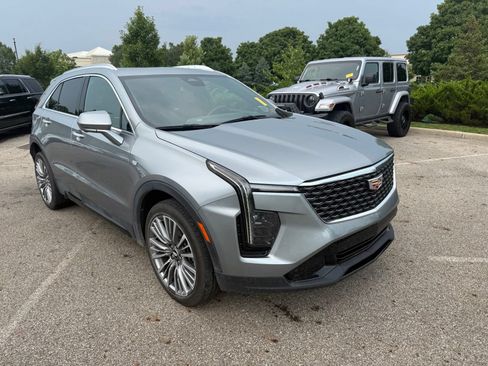 Used 2025 Cadillac XT4 Premium Luxury AWD/4WD image 3