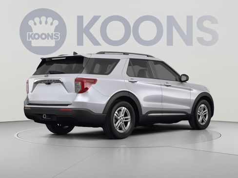 Used 2022 Ford Explorer XLT w/ Equipment Group 202A AWD/4WD image 4