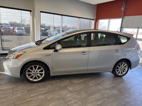 Used 2014 Toyota Prius V Five image 5