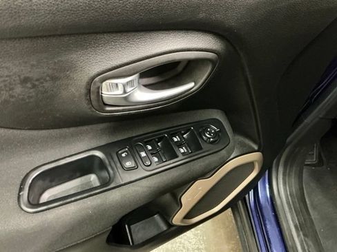 Used 2016 Jeep Renegade Sport w/ Power & Air Group FWD image 13