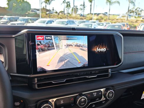 New 2025 Jeep Gladiator Rubicon w/ Technology Group image 17